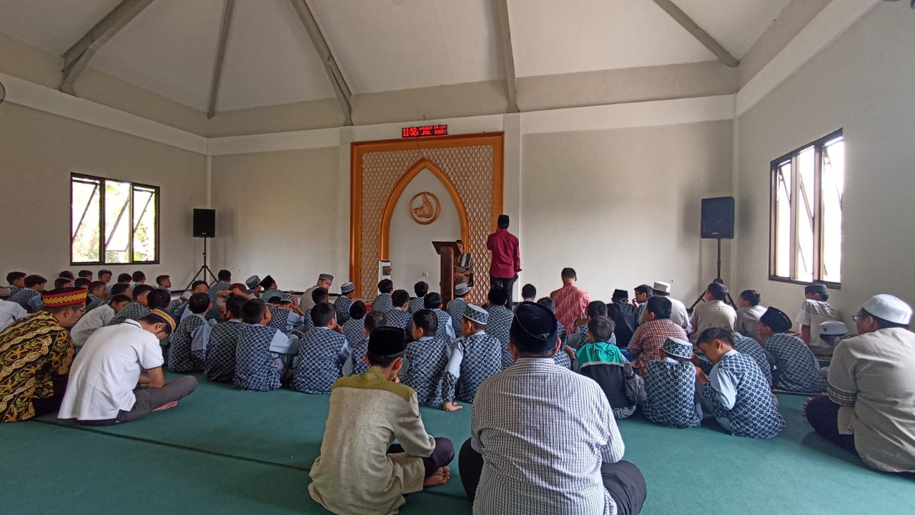 Sholat Jumat Perdana Masjid Al Arif YPIT Mutiara Hati